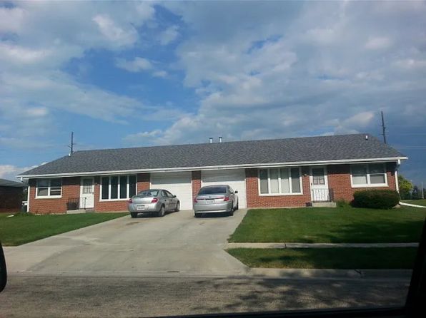 903 Carlisle Dr APT B, Rochelle, IL 61068