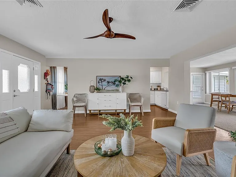 2449 Breakwater Cir — Photo 5
