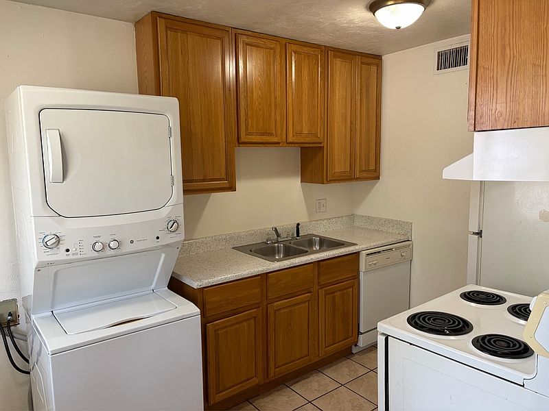 1st image of 215 Lovelace Dr APT 11