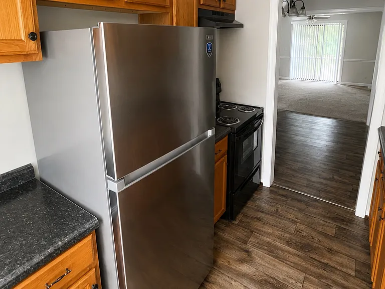 724 Salisbury Dr — Photo 5