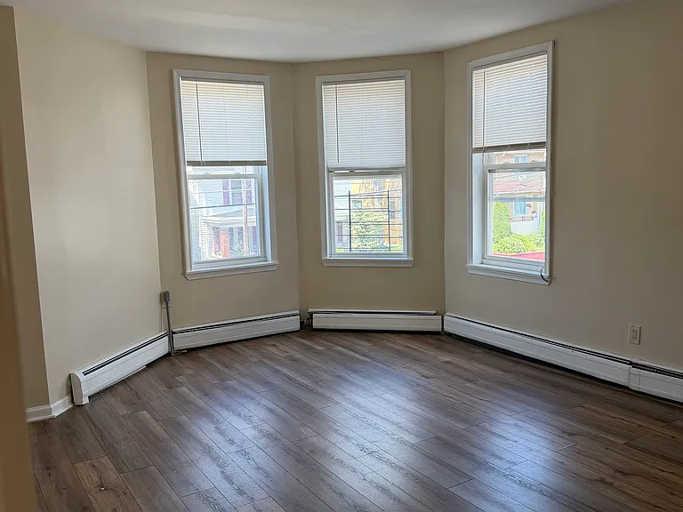 722 W Diamond Ave #2 — Photo 6