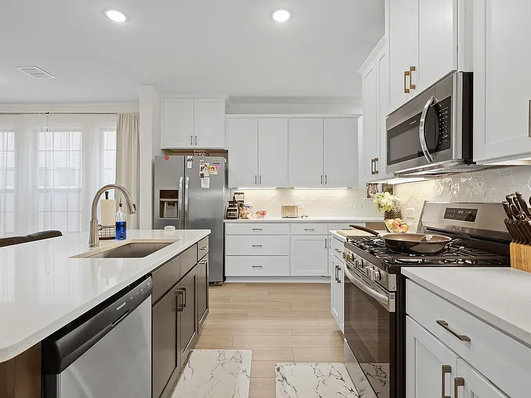 1013 Carnation Dr — Photo 15