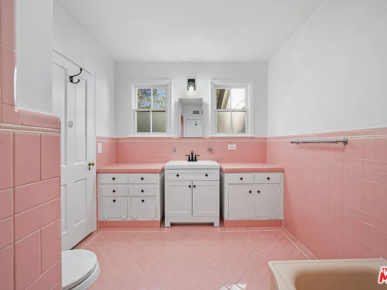 109 Homewood Rd — Photo 18