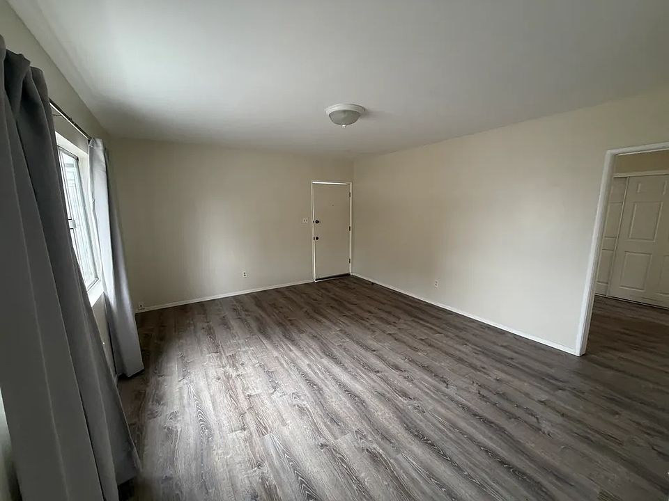 1st image of 9412 1/2 Flower St