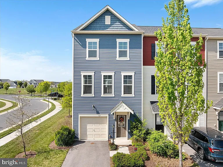 109 Splendor Garden Way — Photo 4