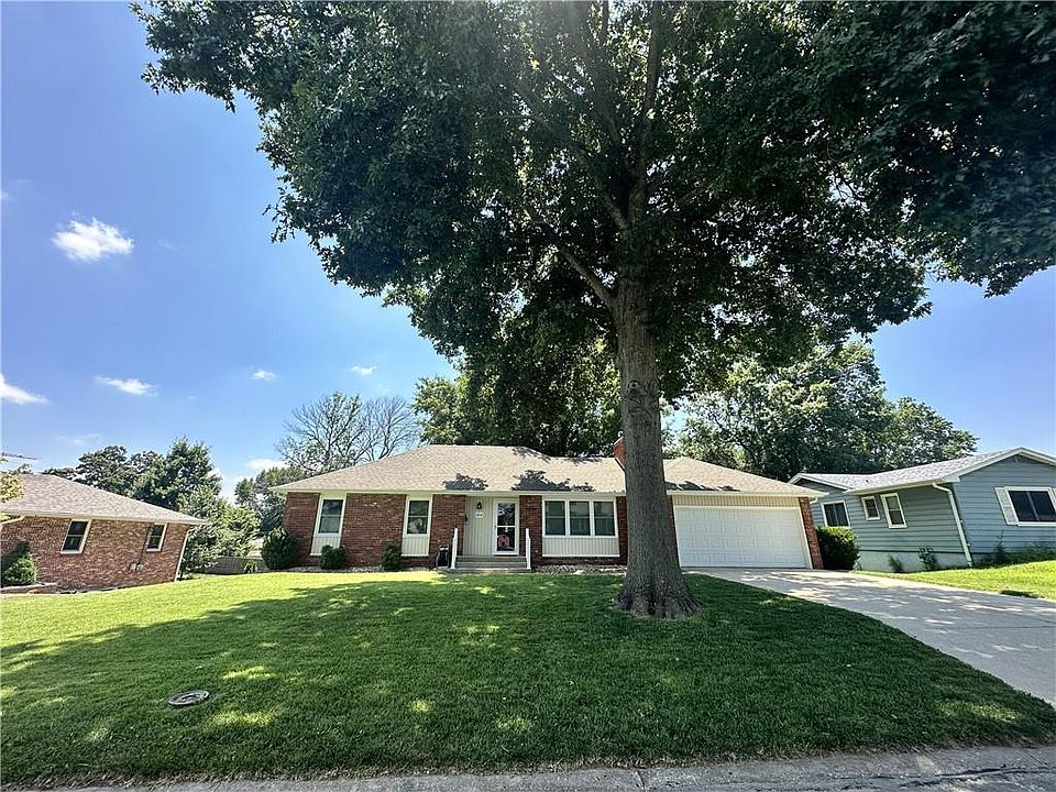 1st image of 304 Hillcrest Dr
