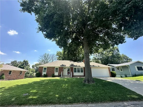 304 Hillcrest Dr, Warrensburg, MO 64093