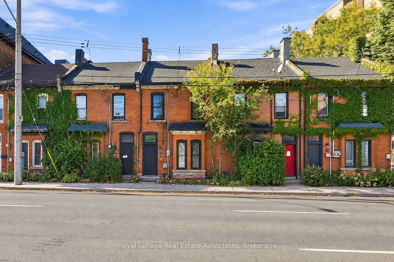 51 Wellington St N — Photo 1