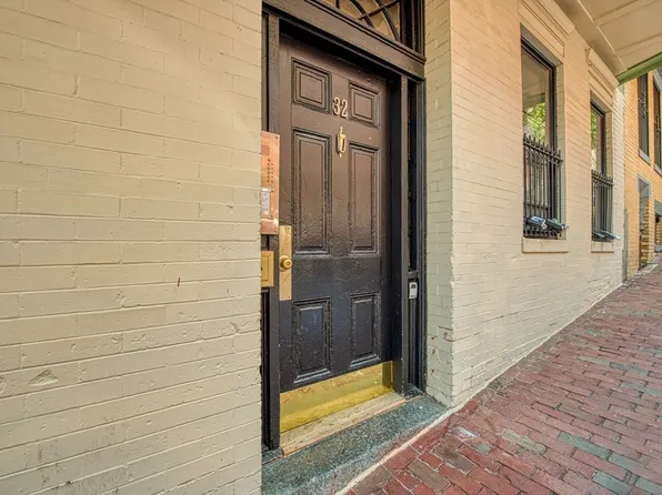 32 Grove St APT 1, Boston, MA 02114