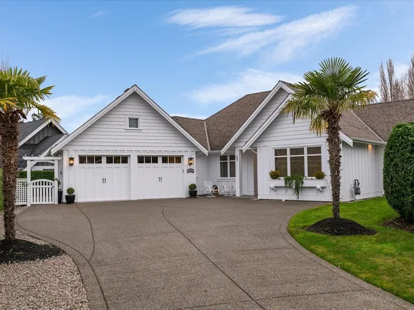 834 Bluffs Dr, Qualicum Beach, BC V9K 0A2