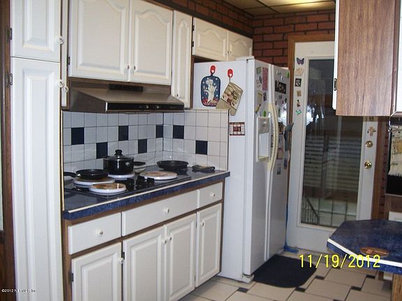 3rd image of 10460 Dexter Dr W