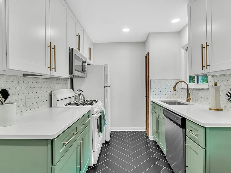 415 Barber Ave — Photo 8