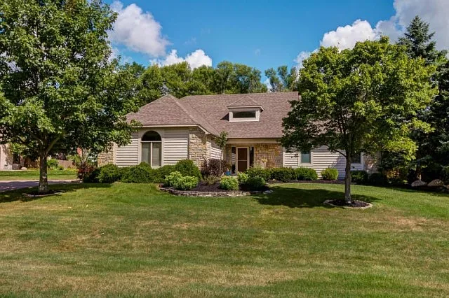 800 Weston Park Dr photo 1