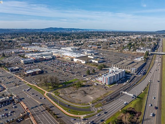 2nd image of 9155 SE Sunnyside Rd