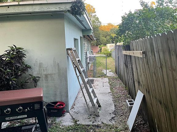 3rd image of 1938 Macomber Ave