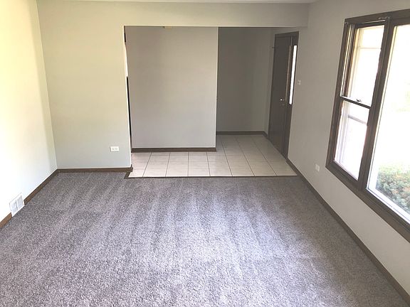 4th image of 10521 S 80th Ct
