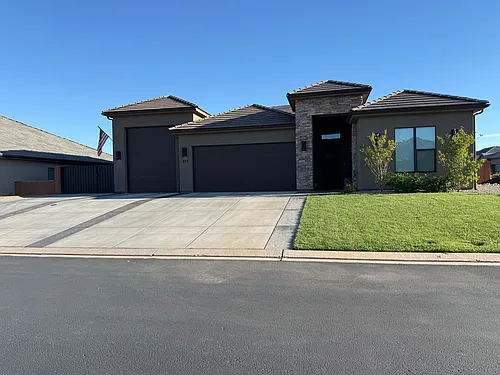 273 W Peaceful Ln Photo 1