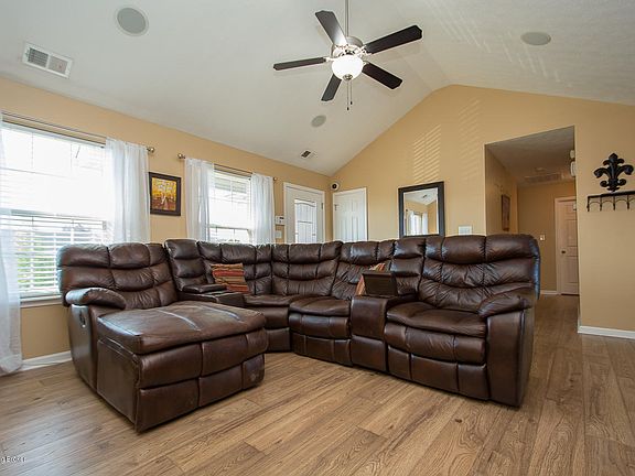 4th image of 280 Crossfield Dr