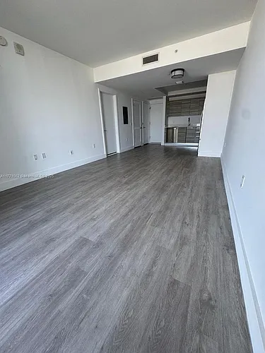 121 NE 34th St #1711 Photo 1