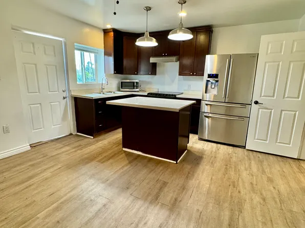 907 E Mission Rd #B, Fallbrook, CA 92028