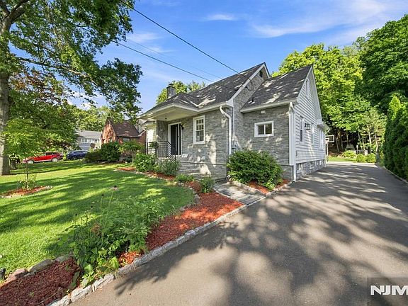 2nd image of 40 Dean Drive