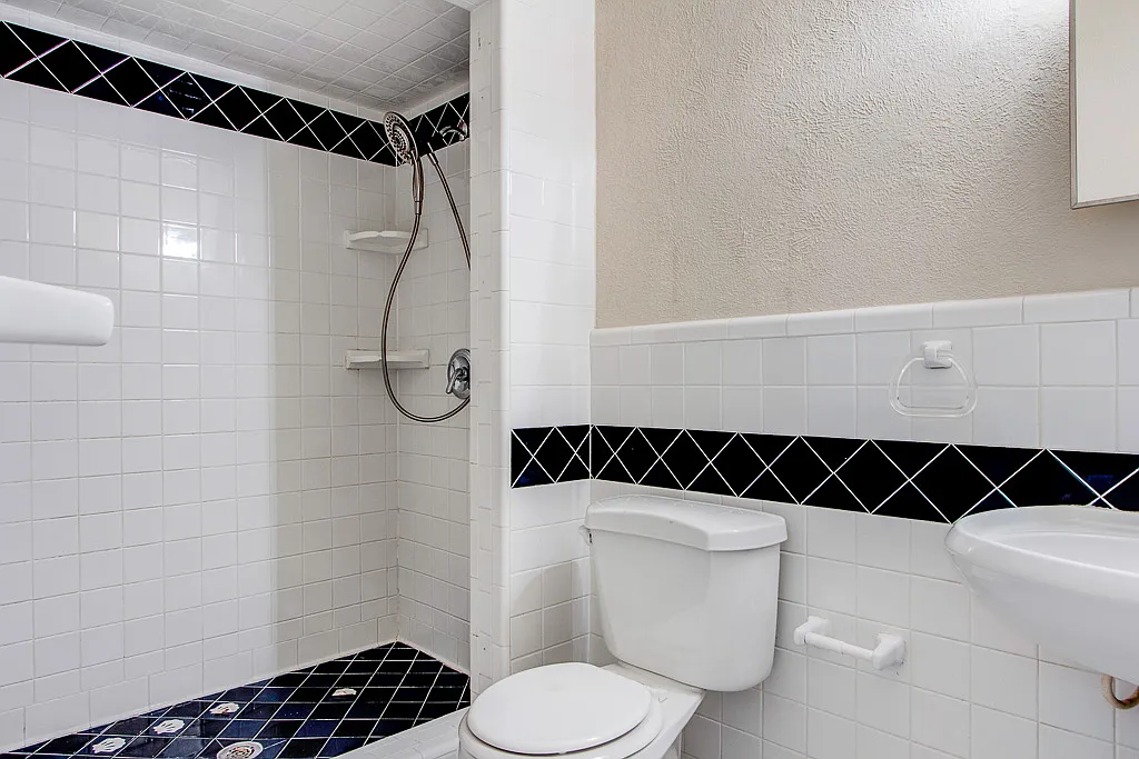 3 bed, 1347 sqft, $1,995 — Photo 3