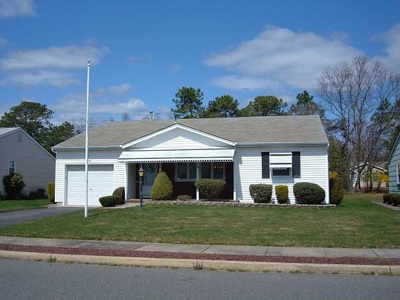 Great Curb Appeal!