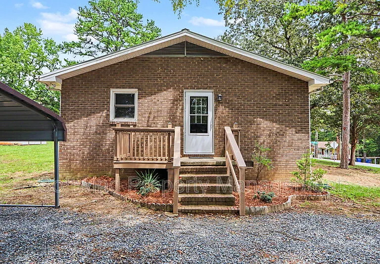 1050 Pinecrest Dr — Photo 4