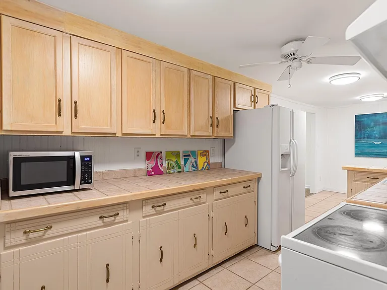 1421 Hindman Ave — Photo 16
