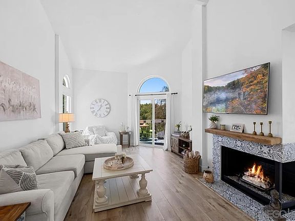 4th image of 4767 Valdina Way