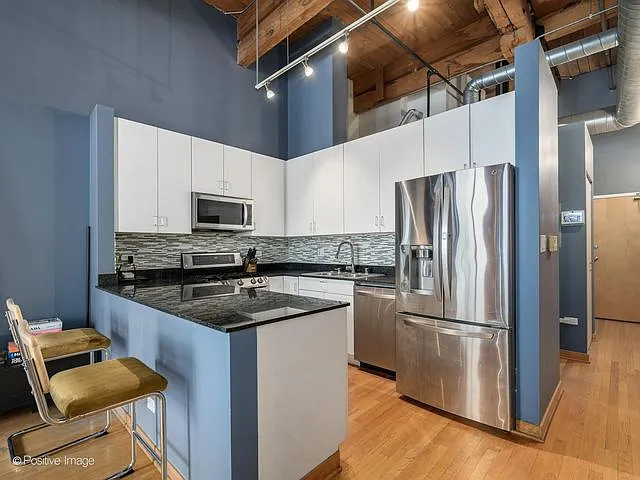300 W Grand Ave #601 — Photo 4