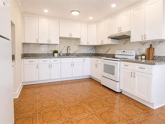5th image of 429 E Butterfly Cir