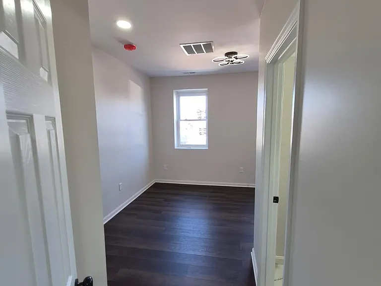 2015 E Fairmount Ave — Photo 24