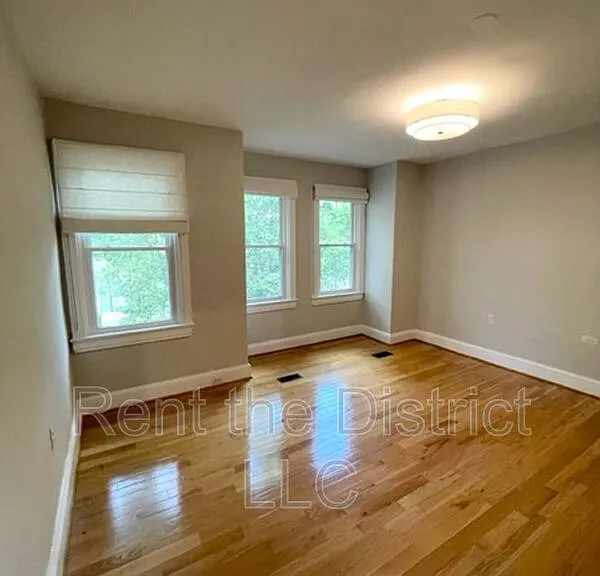 525 5th St NE — Photo 15