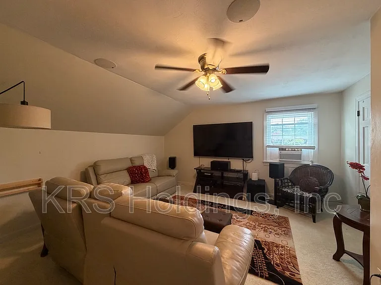 1520 Woodside Ct N — Photo 18