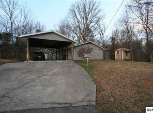 1001 Mark Ann Dr, Sevierville, TN 37862