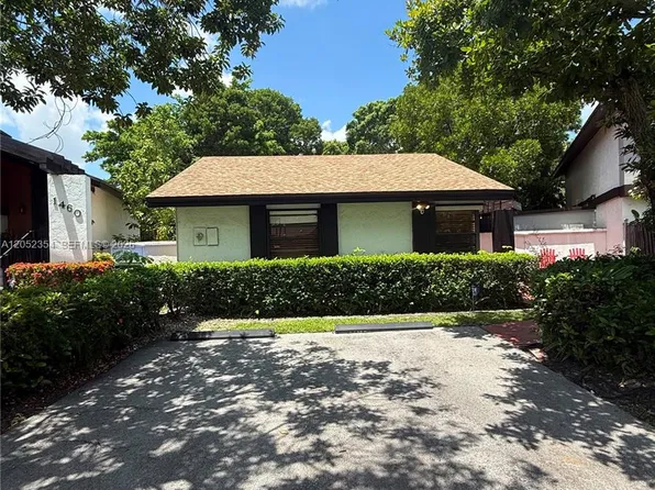 1470 Flamingo Ct, Pembroke Pines, FL 33026