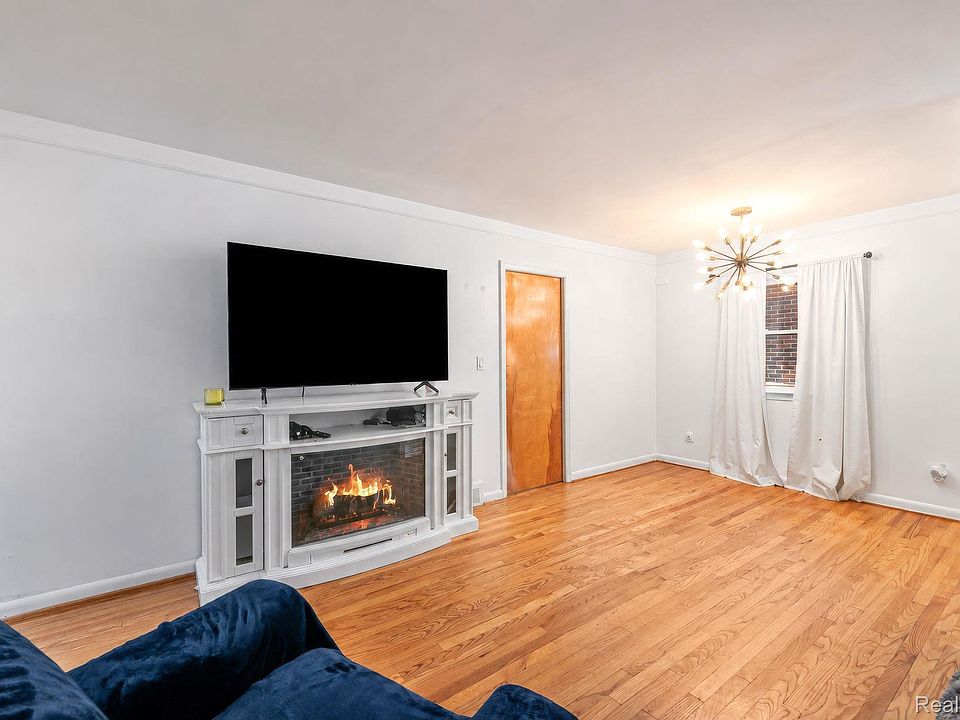 13135 W Eleven Mile Rd, photo 10