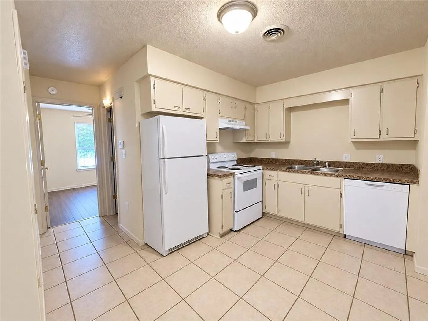 2308 - 2310 Raven — Photo 4