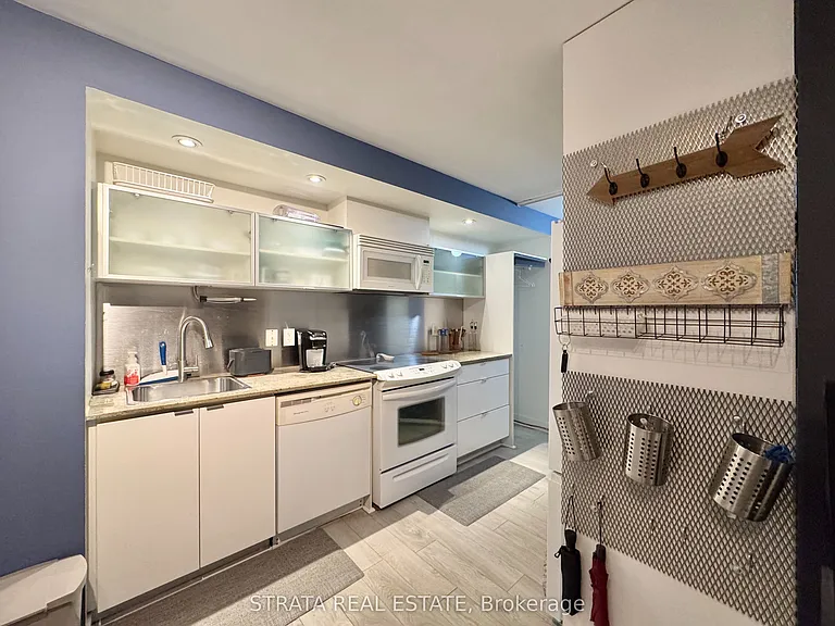4K Spadina Ave #206 — Photo 3