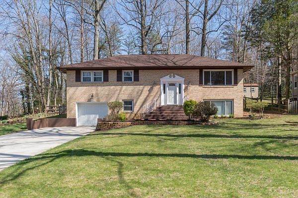 1st image of 15903 Marlington Dr