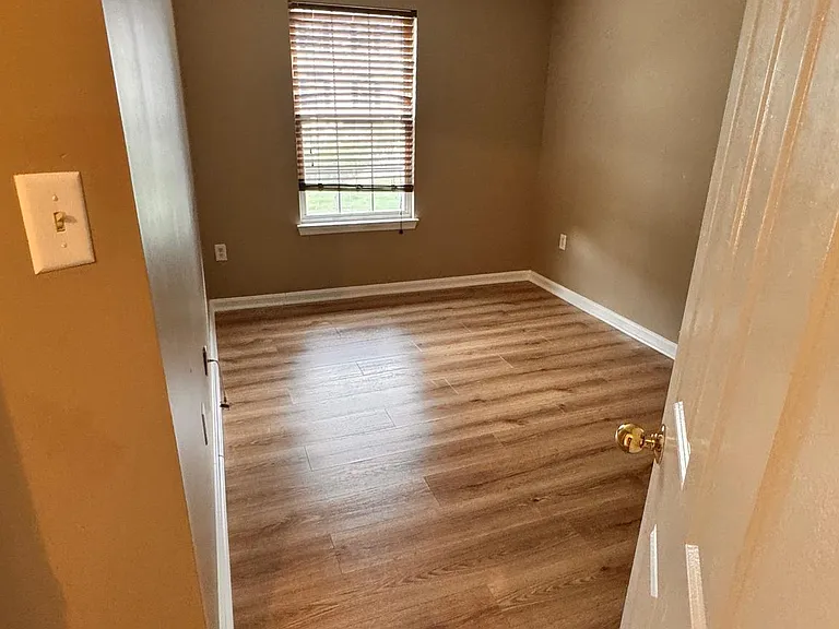 318 Roff Point Dr — Photo 8