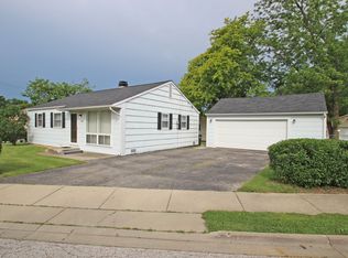809 Edgar Allen Poe Ln, Mundelein, IL 60060