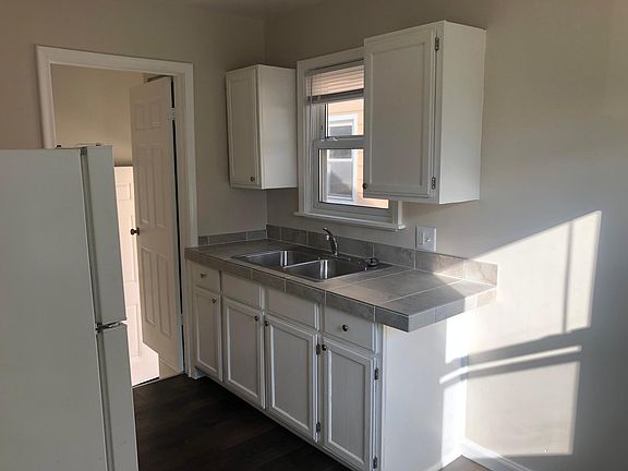 5th image of 1844 Warwick Ave