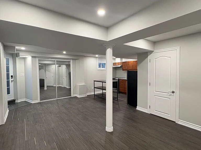 6772 Longview Pl #BASEMENT — Photo 9