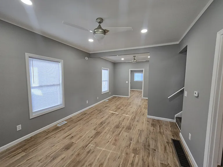 1219 E Madison St — Photo 11