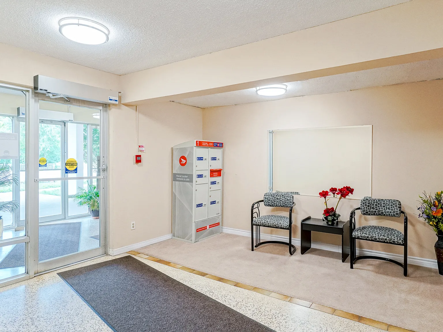 King Suites — Photo 2