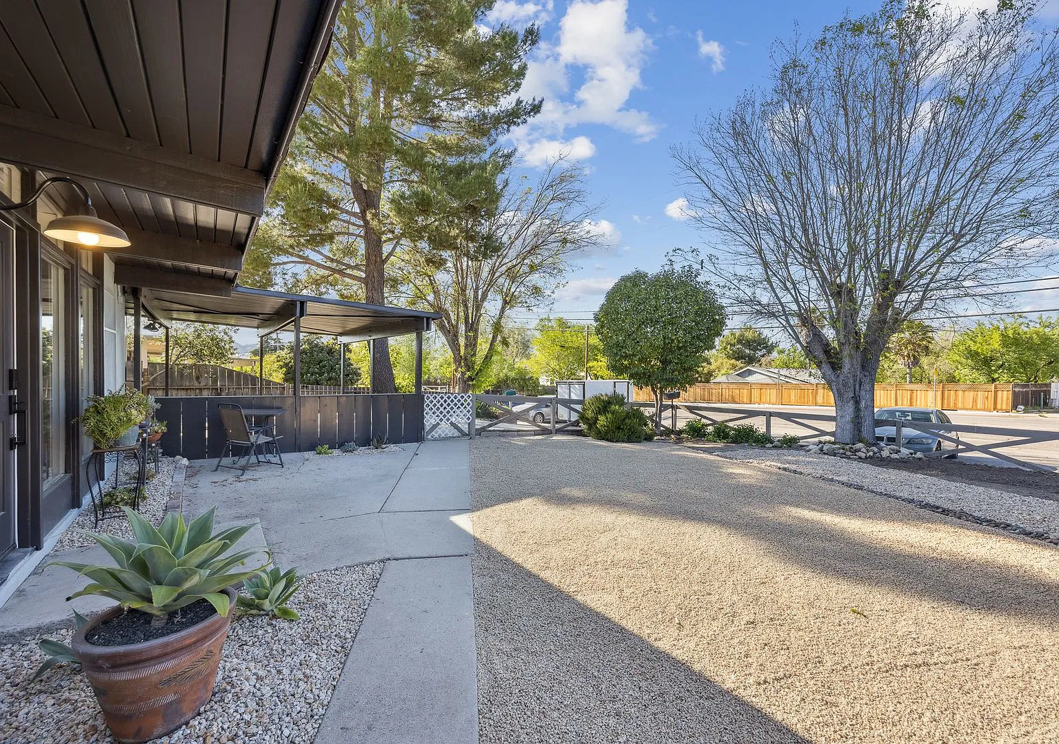 Creston Dr. Duplex — Photo 4