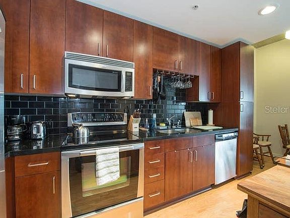5th image of 155 Court Ave #1811
