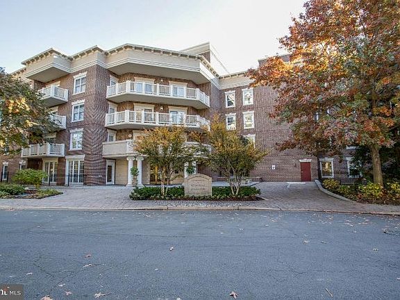 4th image of 1201 N Nash St APT 403